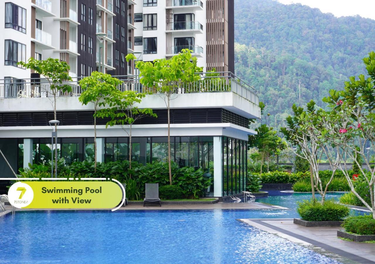 7Stonez Residences Midhills Genting Highlands Dış mekan fotoğraf Swimming Pool with View