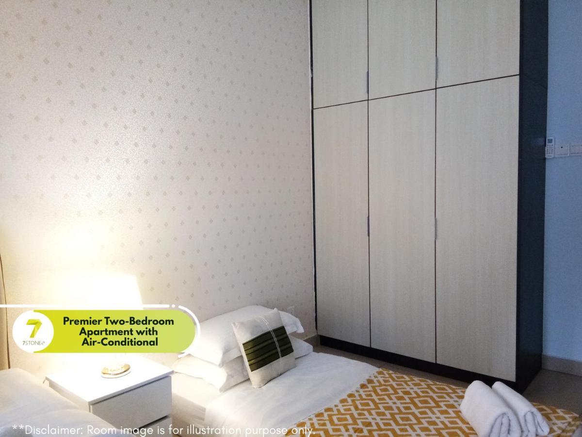 7Stonez Residences Midhills Genting Highlands Dış mekan fotoğraf A bedroom in a two-bedroom apartment