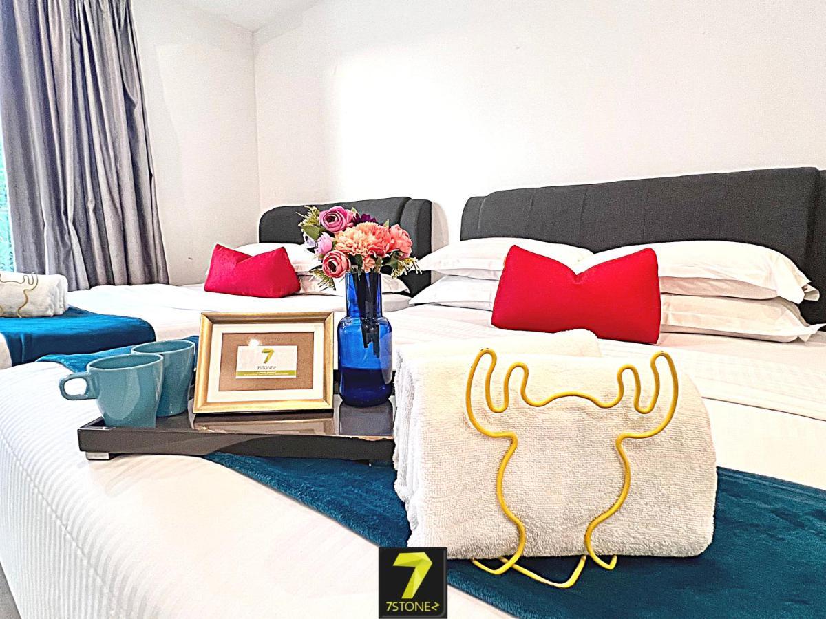 7Stonez Residences Midhills Genting Highlands Dış mekan fotoğraf A bedroom at 7th Heaven